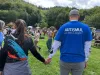 Părinţii „copiilor de cristal”, cu beneficiarii de mână în faţa Primăriei