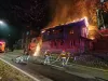 Circulație oprită pe Drumul de Poiană pentru stingerea unui incendiu. A ars o vilă din zona Warte