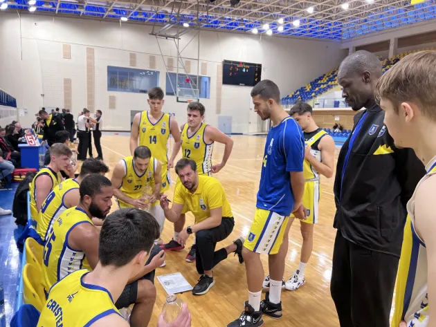 Corona, învingătoare în duelul primelor două clasate