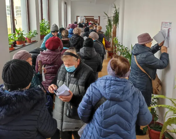 DAS Braşov, nevoită să ia măsuri după asaltul pensionarilor veniţI să-şi ia cei 150 de lei pentru Crăciun