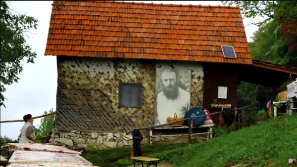 3 milioane de euro, preţul pus pe casa lui Arsenie Boca
