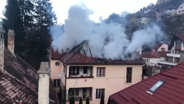 Cartierul Şchei, izolat de două incendii