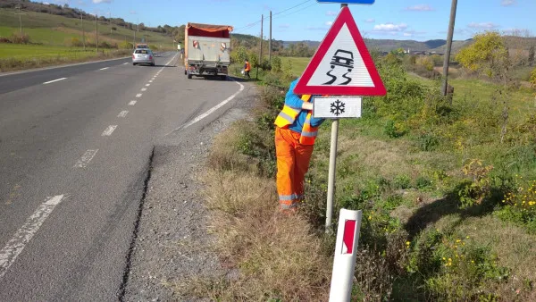Autorii necunoscuţi le dau bătăi de cap drumarilor