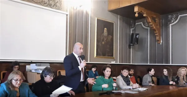 Profesorii din judeţul Braşov vor învăţa să recunoască un copil exploatat sexual