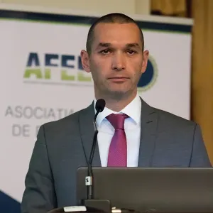 Atenţie! E luna în care furnizorii de energie electrică numără copiii românilor, ca să le dea reducere la factură