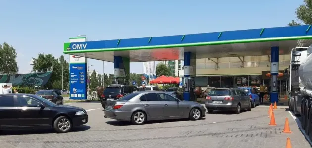  „Vom intra în benzinăriile OMV şi VOM alimenta de 1 leu!”