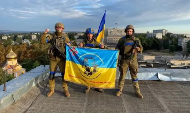 Bradul de Crăciun din Piaţa Sfatului, stins în semn de solidaritate cu Ucraina