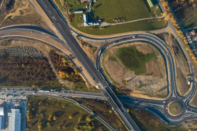 Autostrăzile Braşov - Sibiu şi Braşov - Bacău, prinse în Programul Operaţional de Transport