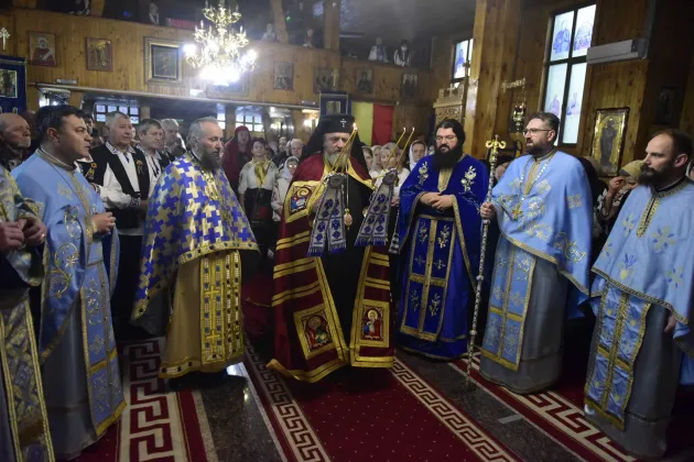 Slujire arhierească la biserica „Înălţarea Domnului” şi „Soborul Maicii Domnului” din Braşov