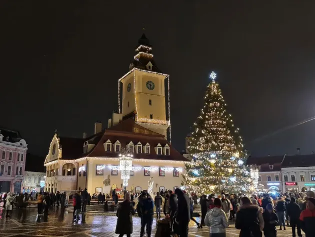 De azi, defibrilatoare în Piaţa Sfatului şi Livada Poştei