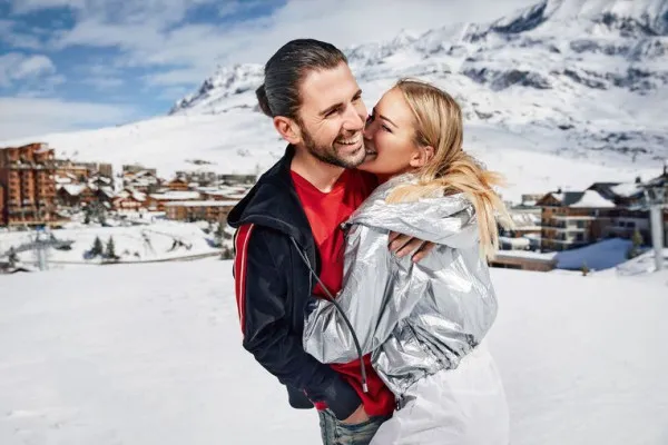 Massif, prima surpriză: folclor şi unul dintre cei mai doriţi DJ din lume    