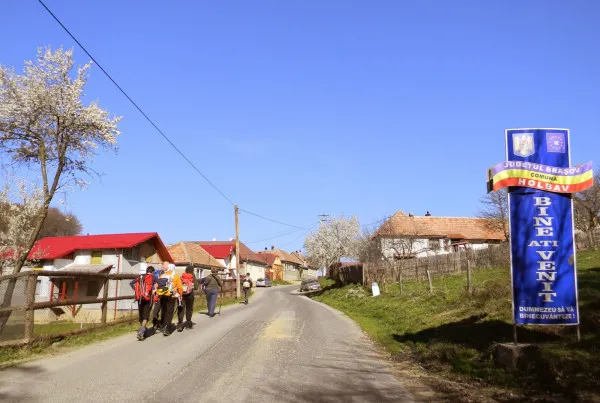 21 de case izolate din Holbav, electrificate cu panouri fotovoltaice