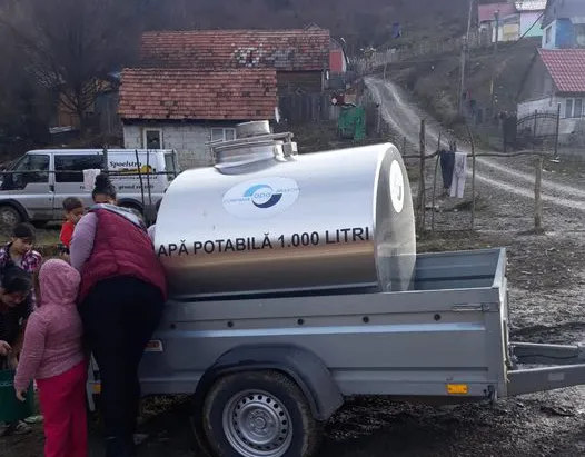 Teliu: tot satul cu apă „la cisternă”