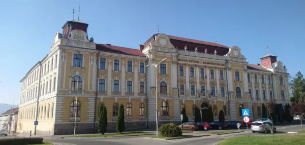 La 16 ani le-a deschis proces părinţilor: vrea să se mărite