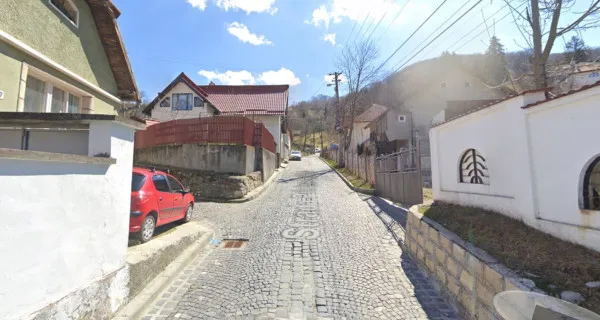 Printre Grădini, 5 vile turistice. Noi construcţii cartierul Şchei din Braşov