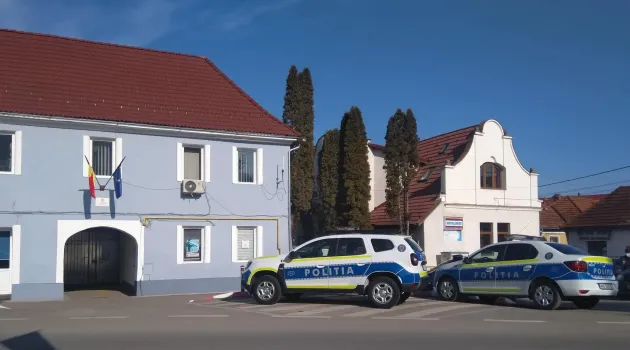 Evadat, „prin vecini”