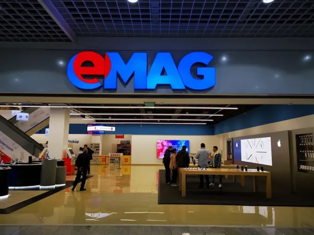 SMS-ul nedorit: eMag, amendă de 1.000 de euro, după reclamaţia unui fost client