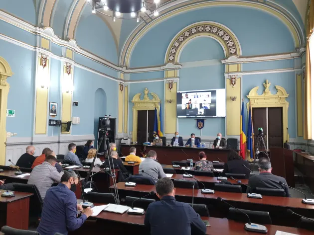 Consiliul Judeţean Braşov va plăti 98.000 lei pentru reprezentarea în 5 procese