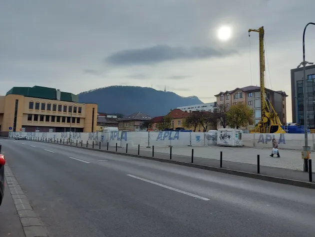 Căminul cu piscină al Universităţii Transilvania va trebui finalizat până în martie 2024