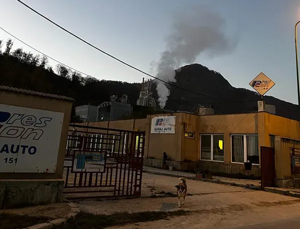 Ca şi decis: Lacăt pe Fabrica de var de pe strada Carierei din Braşov