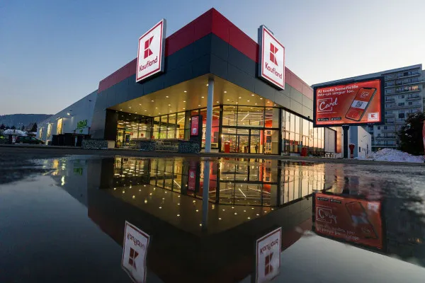 Al 4-lea Kaufland din Braşov, deschis azi, fără promoţii speciale