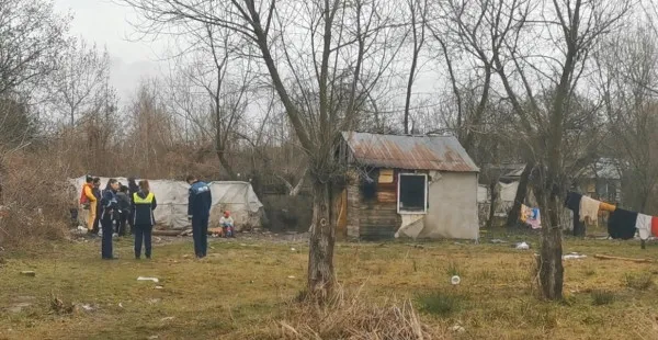 Şi-au pierdut al doilea copil. „Nomazi” în Victoria, după Primărie