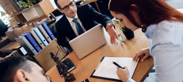 Preţul de pornire al unui divorţ: 506,70 lei