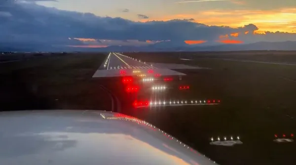 Avionul de calibrare, din nou pe aeroportul Braşov