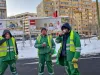 Lucrătorii de la salubritate din Braşov, dezgheţaţi cu câte un ceai cald