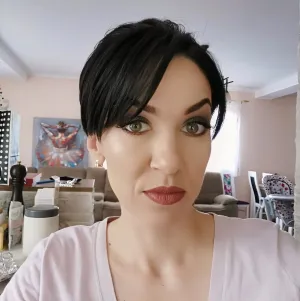 O femeie, „chemată” să salveze RIAL-ul