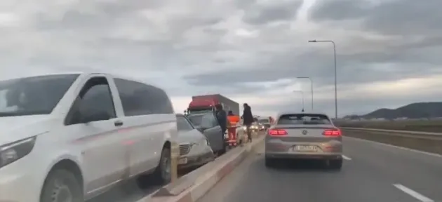 Accidentul de pe DN73: 4 şoferi implicaţi, la spital a ajuns un râşnovean fără „norocul lui Bachus”