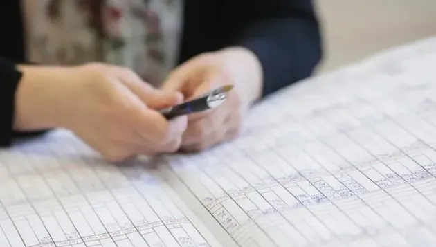 20 de absenţe nemotivate pe an, un punct în minus în nota de la purtare. Ce mai cuprinde proiectul de statut al elevului