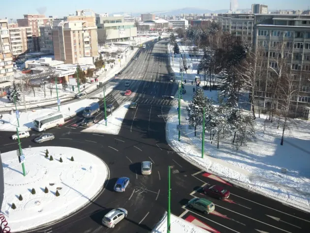Tamponare pe 13 Decembrie, şoferul căutat cu Poliţia