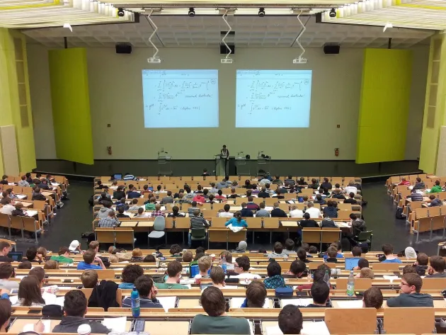 Oficial: Burse în străinătate pentru studii de masterat, doctorat şi stagii postdoctorale şi de cercetare, în valoare de cel puţin 1.000 de euro pe lună