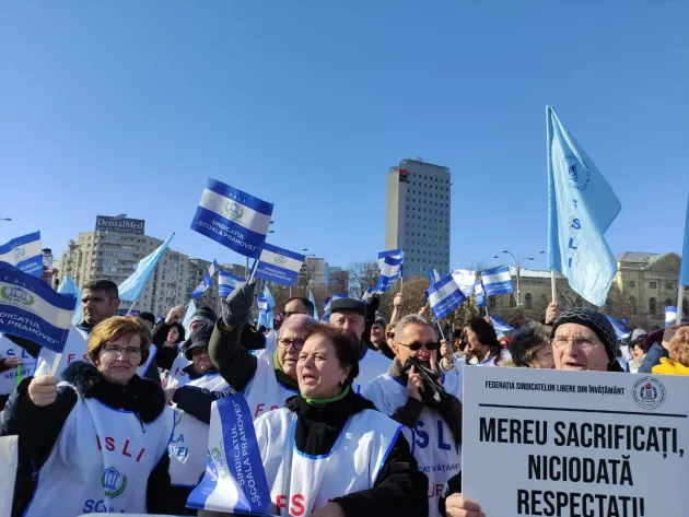 Profesorii vor primi între 3% şi 8% în plus la salariu
