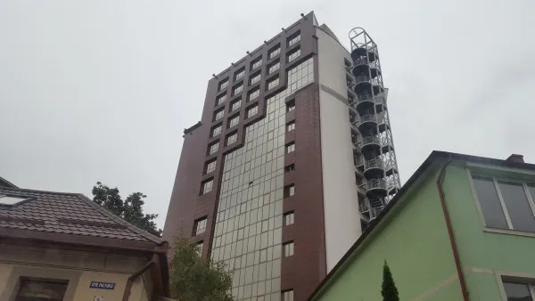 Transformarea în hotel a fostului sediu BCR Braşov, pe masa APM Braşov