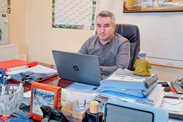 Un proces pentru „acoliţi” cu16.000 lei/lună net