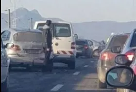 Accident cu trei maşini pe Drumul Cernatului, unul dintre şoferi era băut