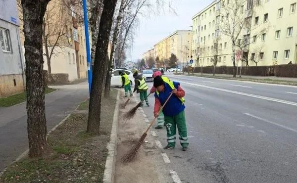 Până la Paşti, „lună”: Braşovul, curăţat, spălat, reparat