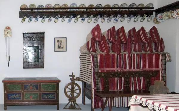 „Lăzile de zestre ale bunicilor” se dezvăluie la Muzeul de Etnografie Braşov