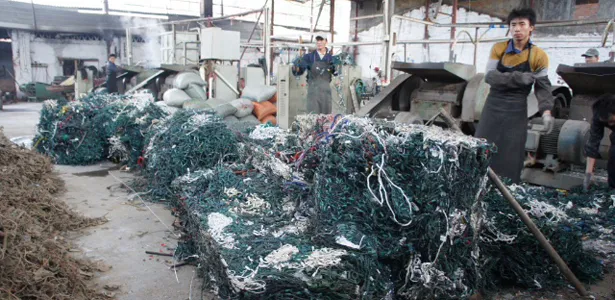 Una din trei perechi de pantofi provine din China şi costă, în medie, 13,90 lei