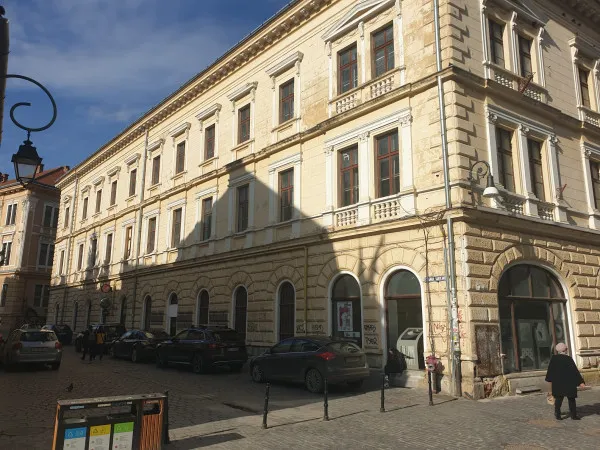 Faţada fostei agenţii de bilete a CFR din Braşov, reabilitată şi cu bani de la bugetul local