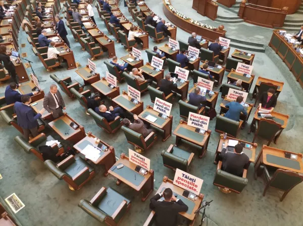 „Reforma” pensiilor speciale: Bătrân, 64 de ani, rămân să întreţin pensionar de 42