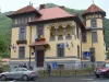 Au casă, le facem monument?