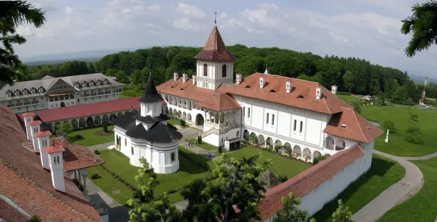 Drumul dintre Mănăstirea Brâncoveanu şi Valea Sâmbetei, predat comunei Sâmbăta de Sus