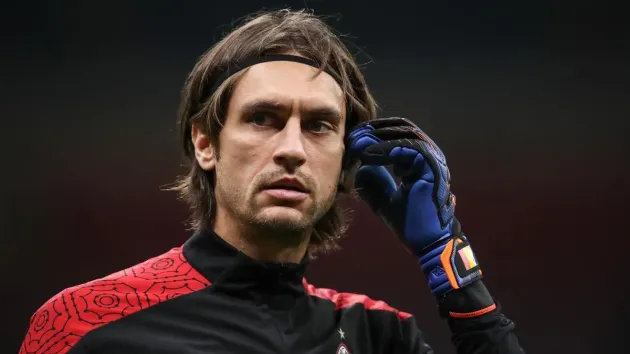 Se apropie finalul, Tătăruşanu, scos de Milan, de pe lista UEFA