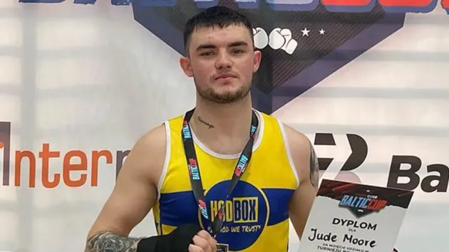 Tânăr boxer britanic, găsit mort în casă