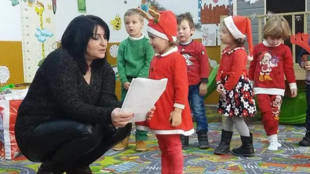 Educatoarele din grădiniţe vor avea nevoie de studii superioare, specializarea „Educaţie timpurie”, pentru licenţierea în învăţământ