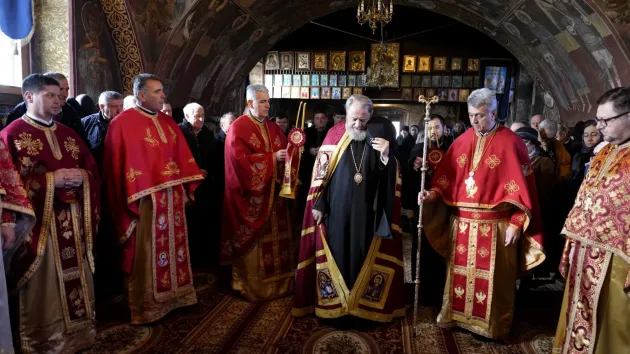 IPS Laurenţiu a slujit la hramul bisericii de acasă