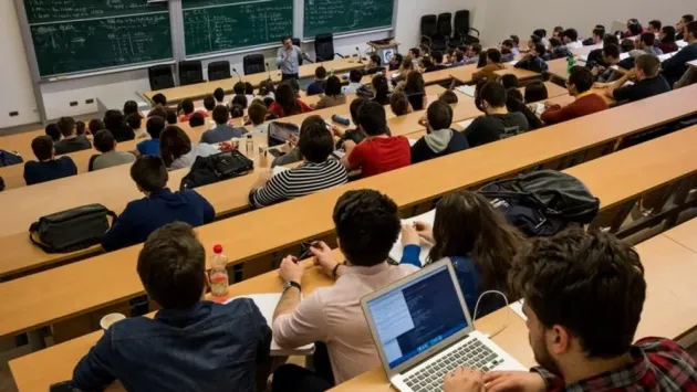 Concurs pentru studenţi, care pot obţine burse în străinătate